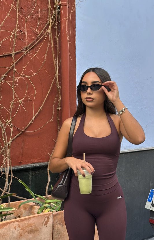 Top halter en tono chocolate